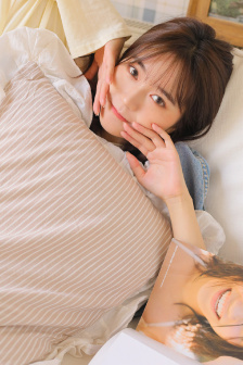 王亚平出舱瞬间:向大家挥手